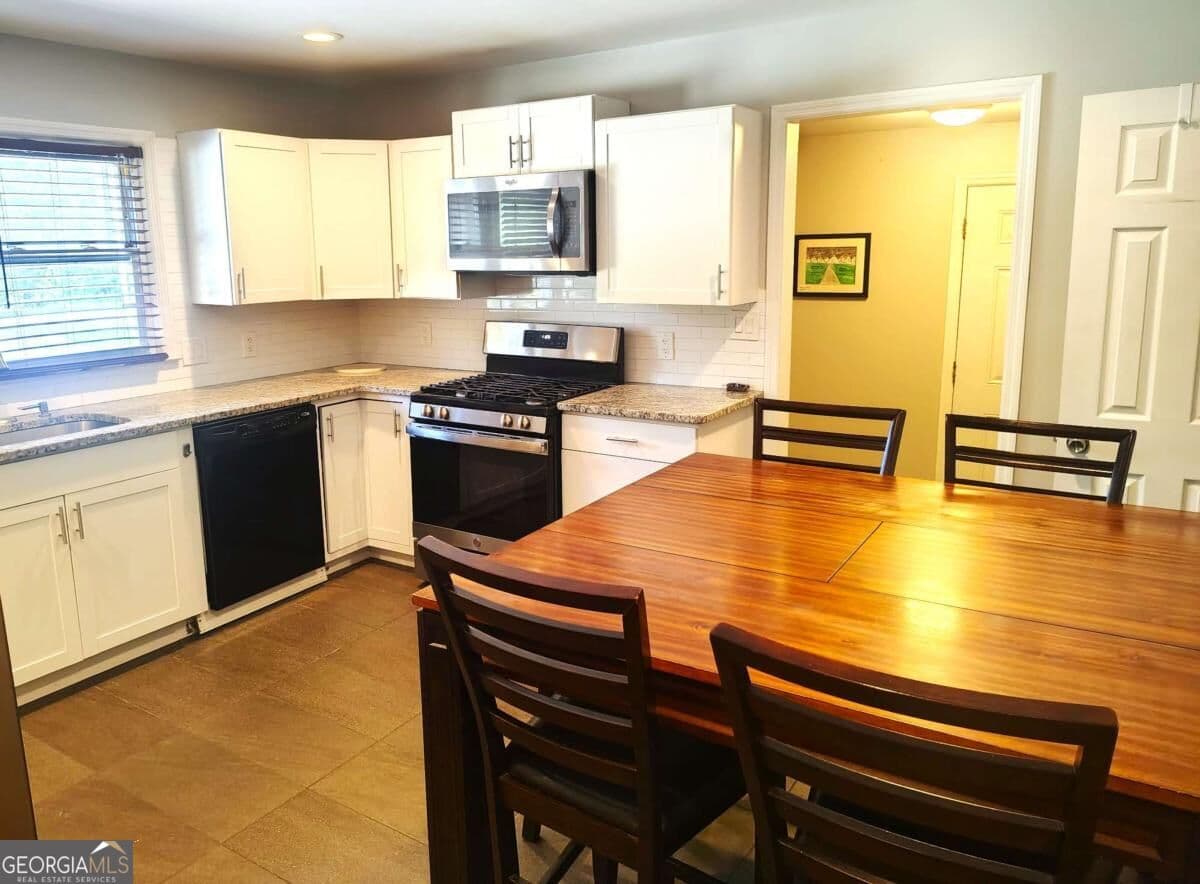 3 bedroom, 2 bathroom, 1,932 sq ft mixed use for sale at 5638 Lake Acworth Drive, Acworth, GA 30101 — photo 9