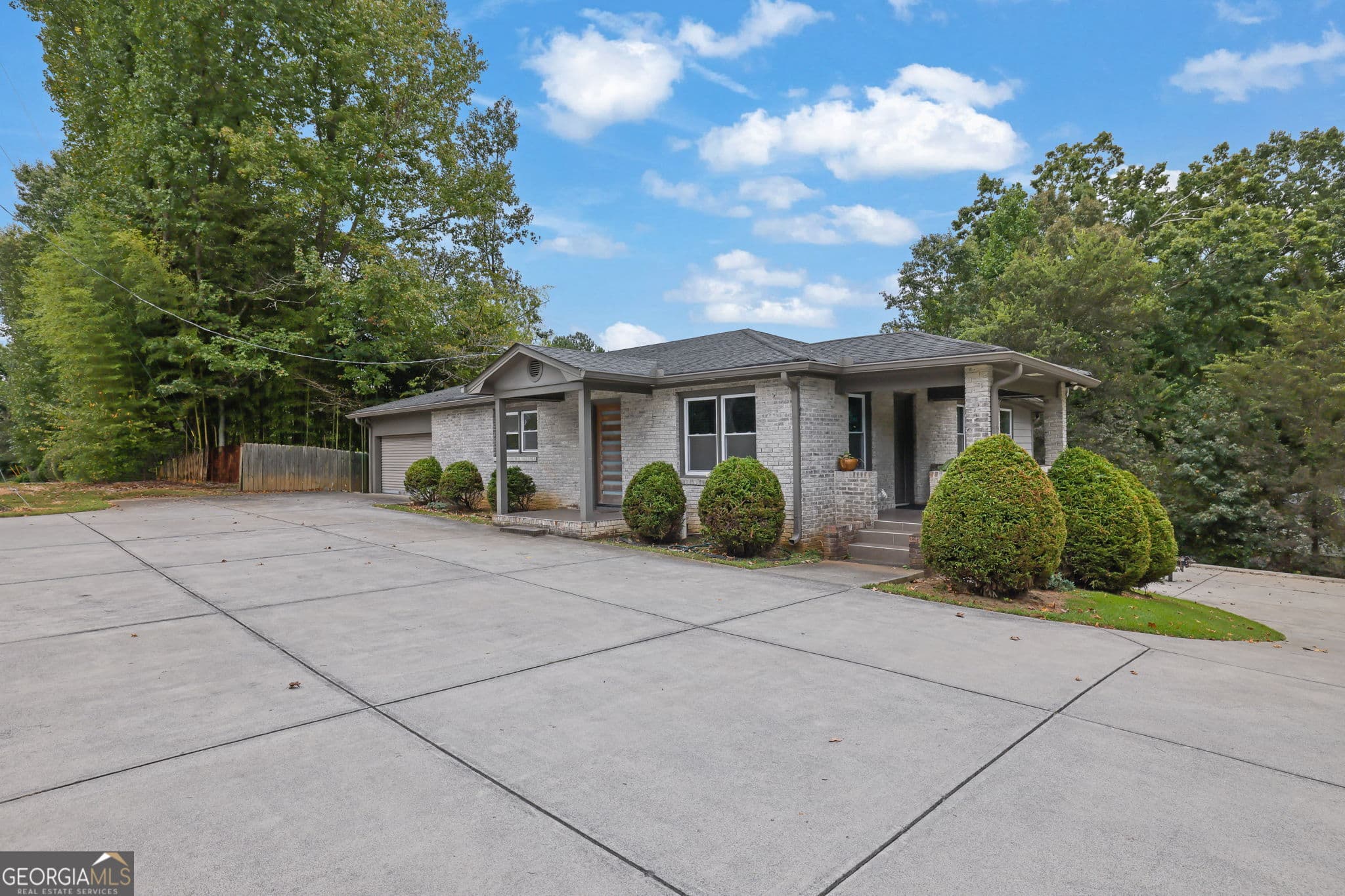 3 bedroom, 2 bathroom, 1,932 sq ft mixed use for sale at 5638 Lake Acworth Drive, Acworth, GA 30101 — photo 10