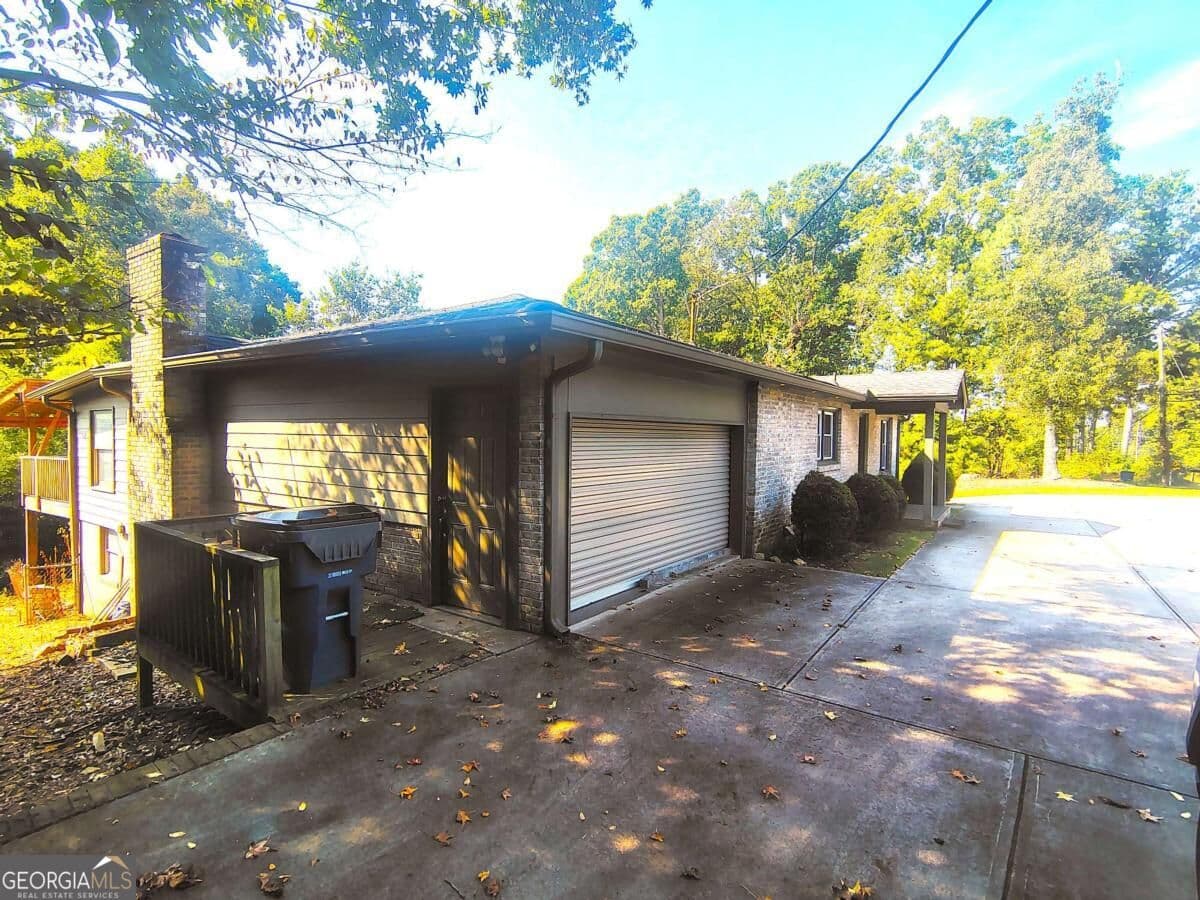 3 bedroom, 2 bathroom, 1,932 sq ft mixed use for sale at 5638 Lake Acworth Drive, Acworth, GA 30101 — photo 4