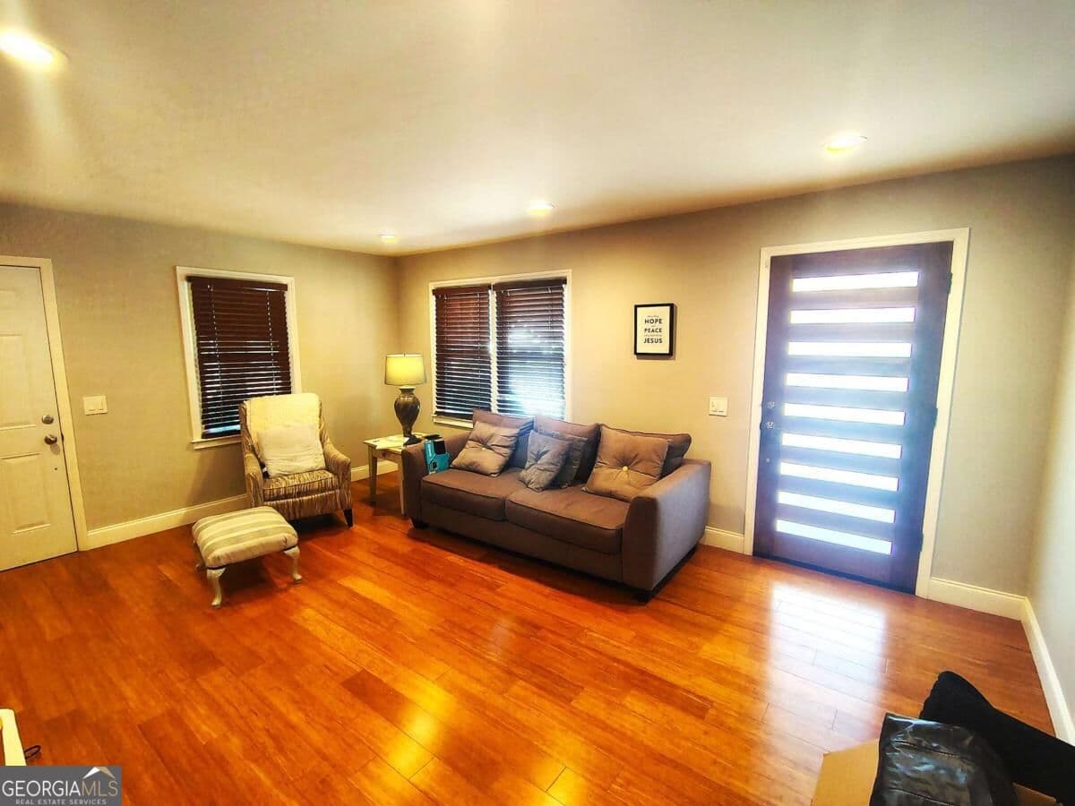 3 bedroom, 2 bathroom, 1,932 sq ft mixed use for sale at 5638 Lake Acworth Drive, Acworth, GA 30101 — photo 8