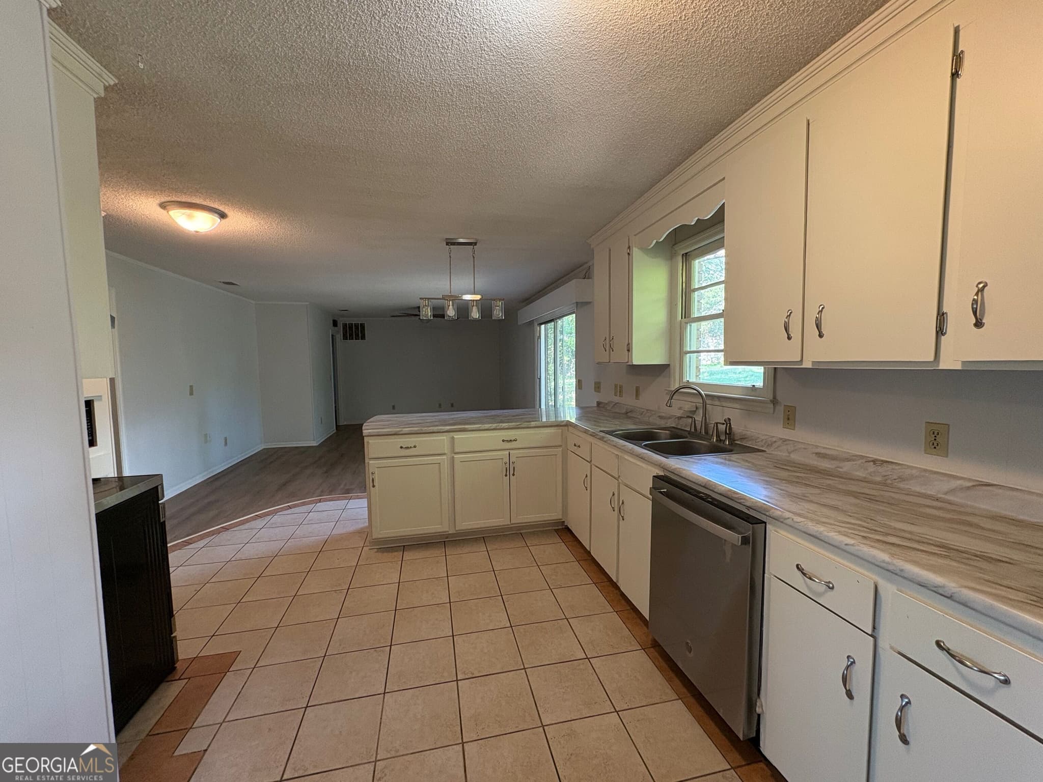 3 bedroom, 2.5 bathroom, 2,260 sq ft single family residence for rent at 100 Cherry Street, Statesboro, GA 30461 for $1,800 a month — photo 4