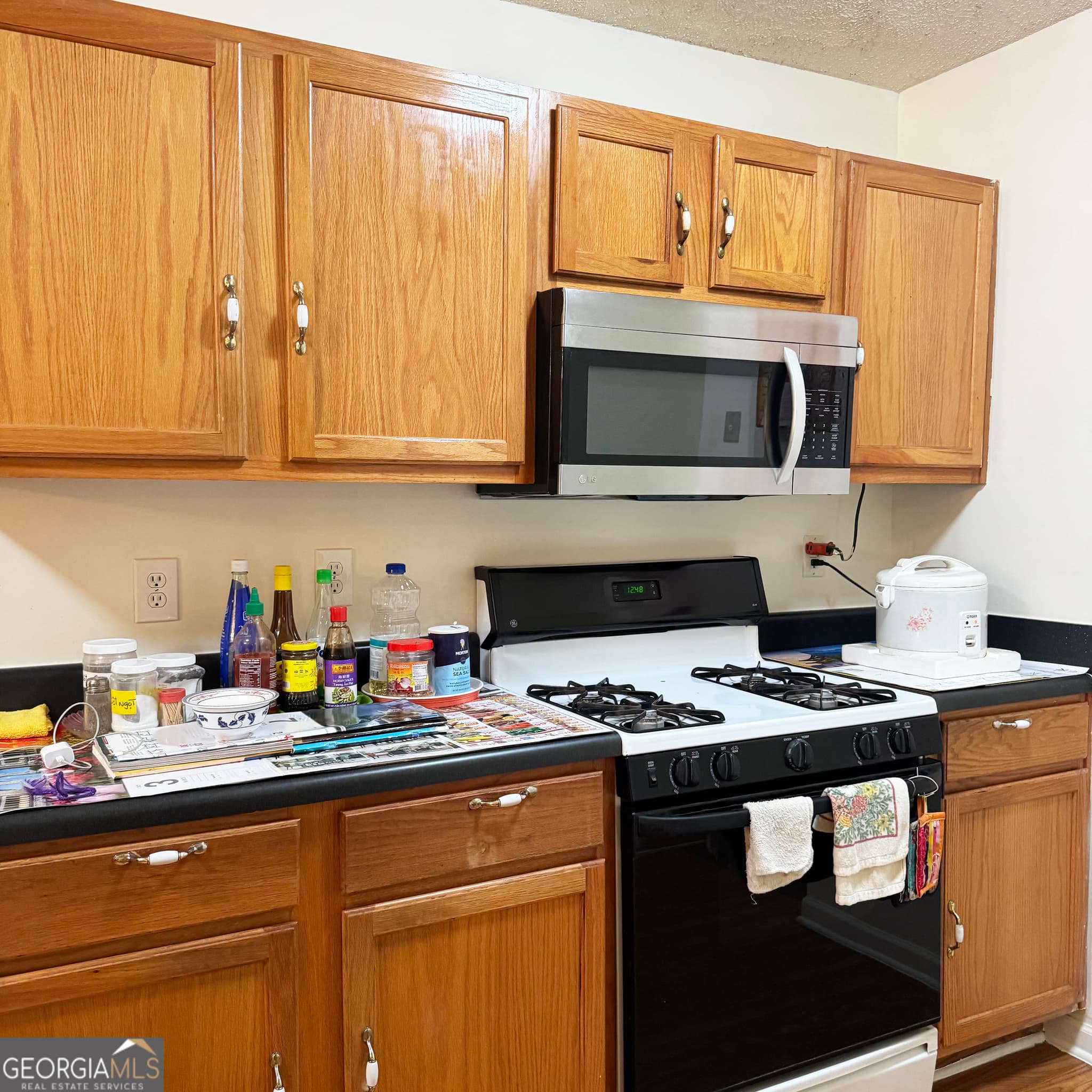 4 bedroom, 2.5 bathroom, 2,488 sq ft single family residence for sale at 2465 Marsh Rabbit Bend, Decatur, GA 30035 — photo 7