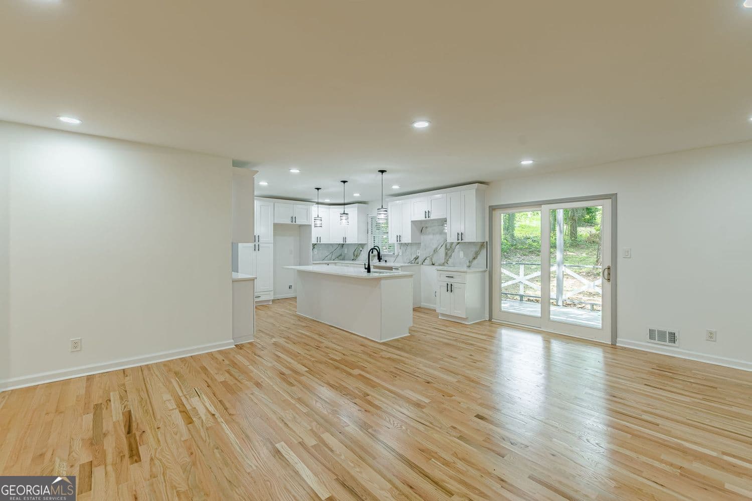 4 bedroom, 3.5 bathroom, 3,873 sq ft single family residence for sale at 3552 Springrun Drive, Decatur, GA 30032 — photo 5