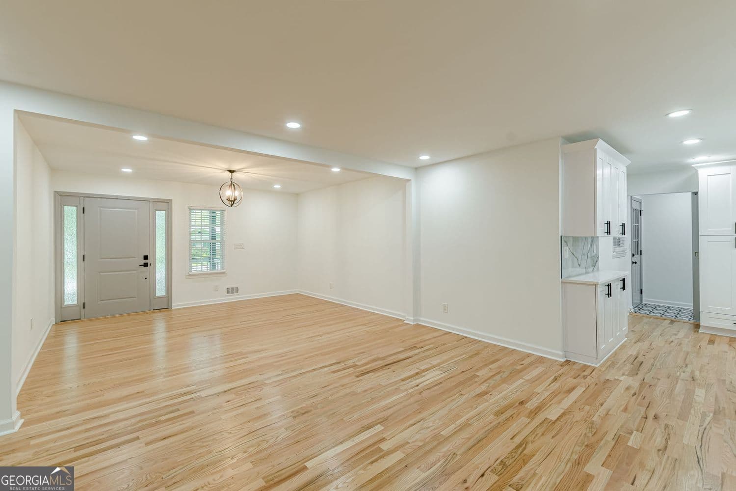 4 bedroom, 3.5 bathroom, 3,873 sq ft single family residence for sale at 3552 Springrun Drive, Decatur, GA 30032 — photo 8