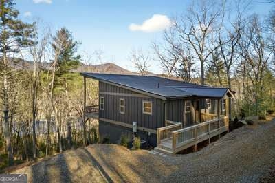 3 bedroom, 3.5 bathroom, 2,026 sq ft cabin,single family residence for sale at 324 Golden Eagle Drive, Murphy, NC 28906 — photo 2