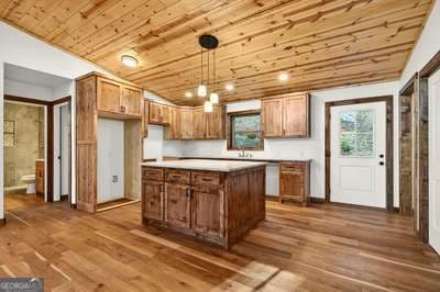 3 bedroom, 3.5 bathroom, 2,026 sq ft cabin,single family residence for sale at 324 Golden Eagle Drive, Murphy, NC 28906 — photo 6