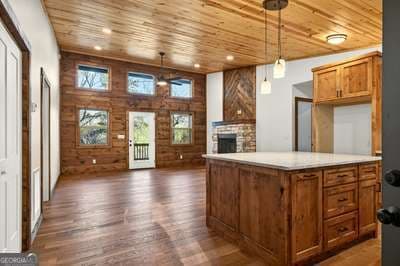 3 bedroom, 3.5 bathroom, 2,026 sq ft cabin,single family residence for sale at 324 Golden Eagle Drive, Murphy, NC 28906 — photo 7