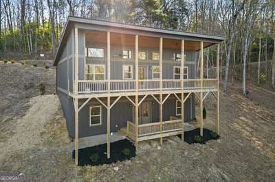 3 bedroom, 3.5 bathroom, 2,026 sq ft cabin,single family residence for sale at 324 Golden Eagle Drive, Murphy, NC 28906