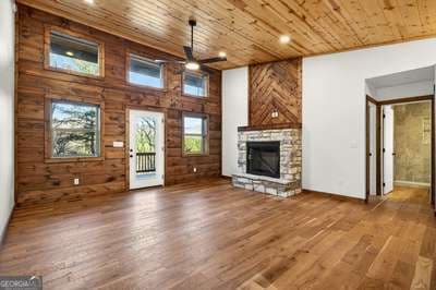3 bedroom, 3.5 bathroom, 2,026 sq ft cabin,single family residence for sale at 324 Golden Eagle Drive, Murphy, NC 28906 — photo 5
