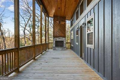 3 bedroom, 3.5 bathroom, 2,026 sq ft cabin,single family residence for sale at 324 Golden Eagle Drive, Murphy, NC 28906 — photo 9