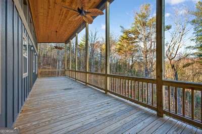 3 bedroom, 3.5 bathroom, 2,026 sq ft cabin,single family residence for sale at 324 Golden Eagle Drive, Murphy, NC 28906 — photo 10
