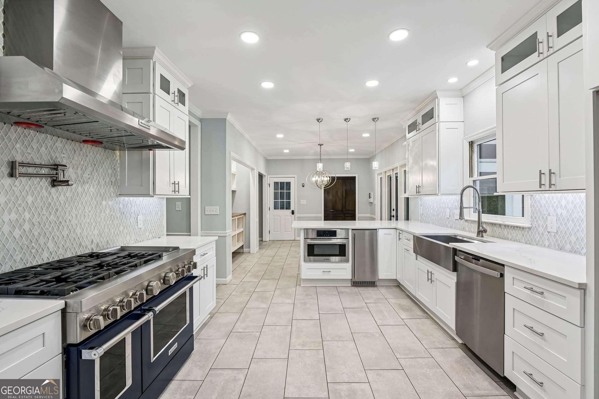 5 bedroom, 4 bathroom, 3,812 sq ft single family residence for sale at 286 River Cliff Gate, Marietta, GA 30067 — photo 2