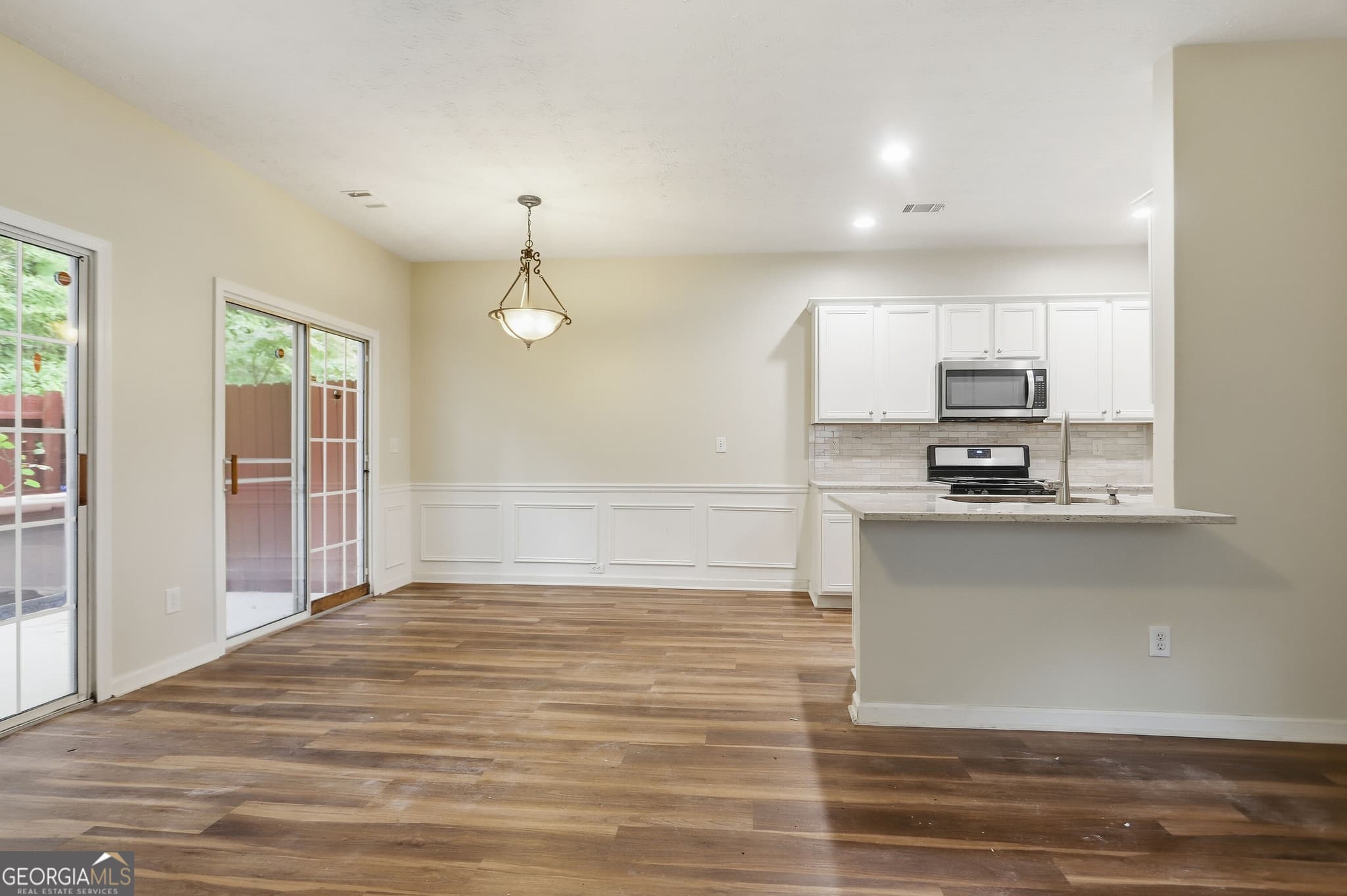3 bedroom, 2.5 bathroom, 1,596 sq ft townhouse for sale at 465 Lantern Wood Drive, Scottdale, GA 30079 — photo 10
