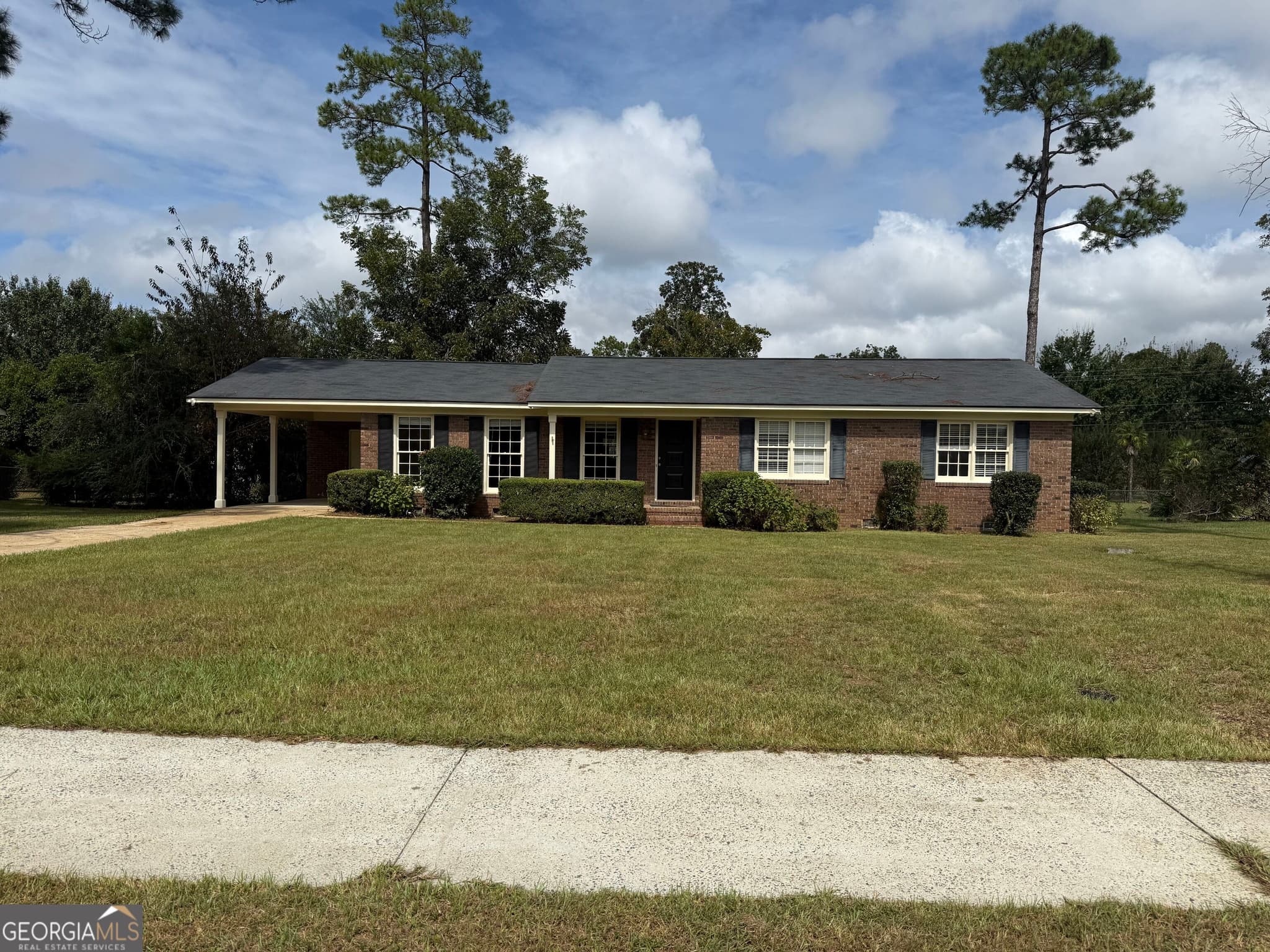 3 bedroom, 1.5 bathroom, 1,512 sq ft single family residence for sale at 407 Holly Drive, Albany, GA 31705 — photo 2
