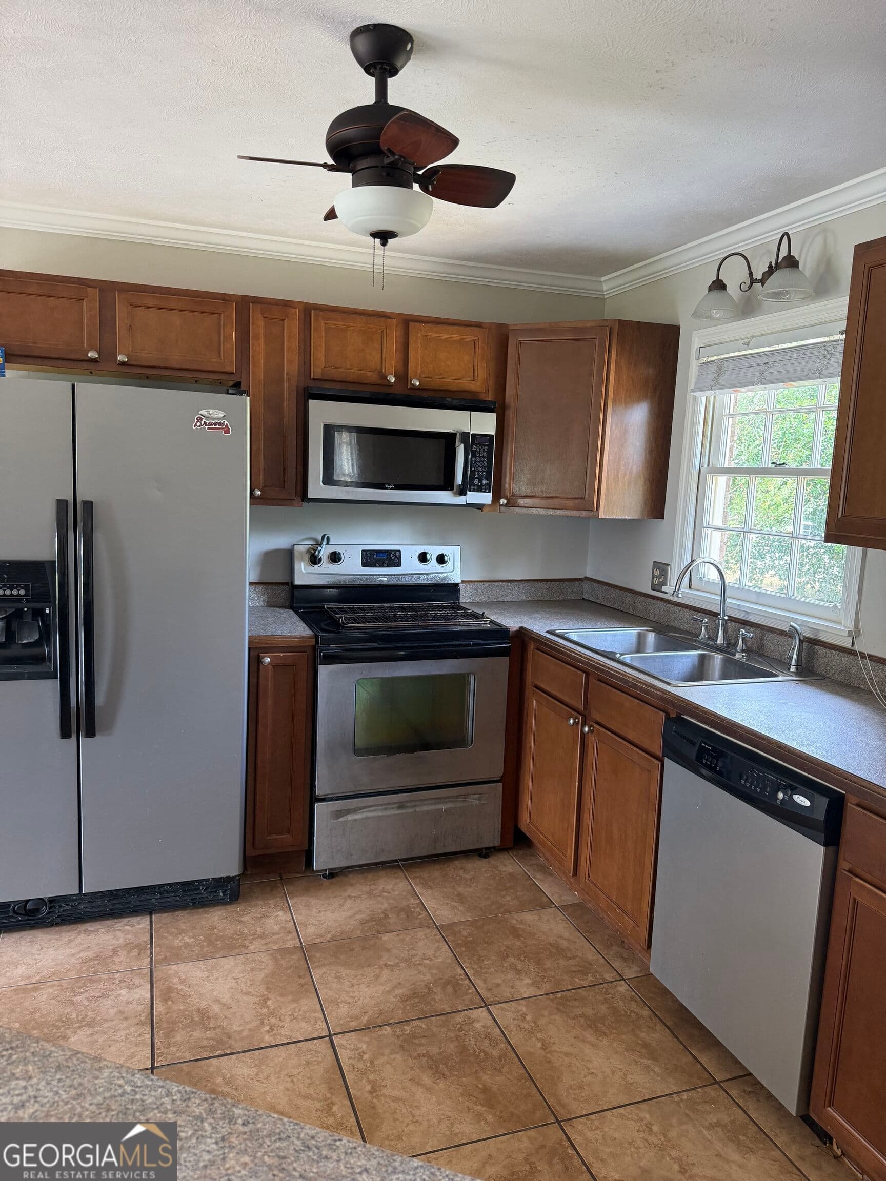 3 bedroom, 1.5 bathroom, 1,512 sq ft single family residence for sale at 407 Holly Drive, Albany, GA 31705 — photo 6