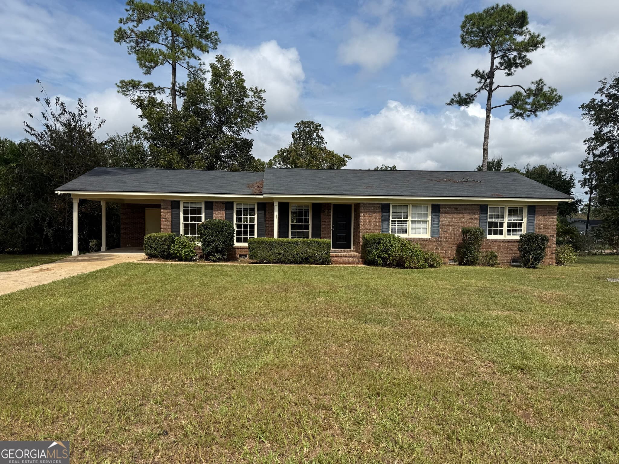 3 bedroom, 1.5 bathroom, 1,512 sq ft single family residence for sale at 407 Holly Drive, Albany, GA 31705 — photo 1 of 34