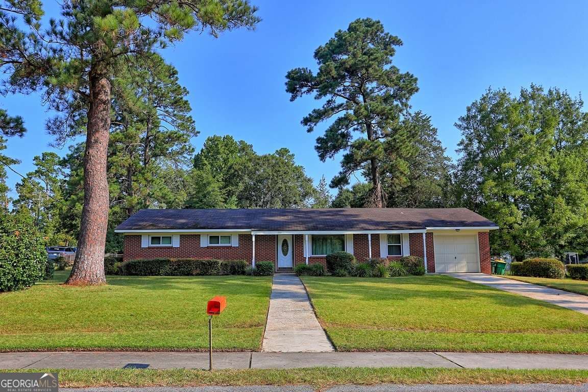 3 bedroom, 2 bathroom, 1,660 sq ft single family residence for sale at 220 Holly Avenue, Pooler, GA 31322 — photo 2