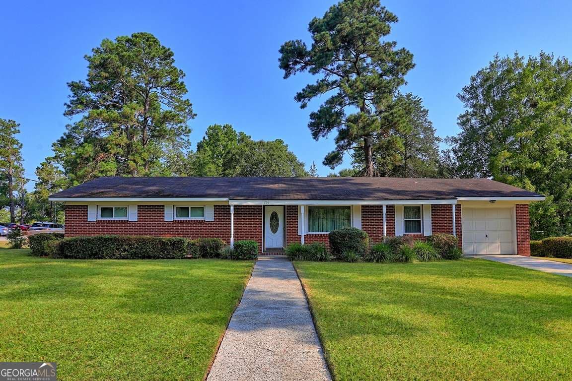 3 bedroom, 2 bathroom, 1,660 sq ft single family residence for sale at 220 Holly Avenue, Pooler, GA 31322 — photo 7