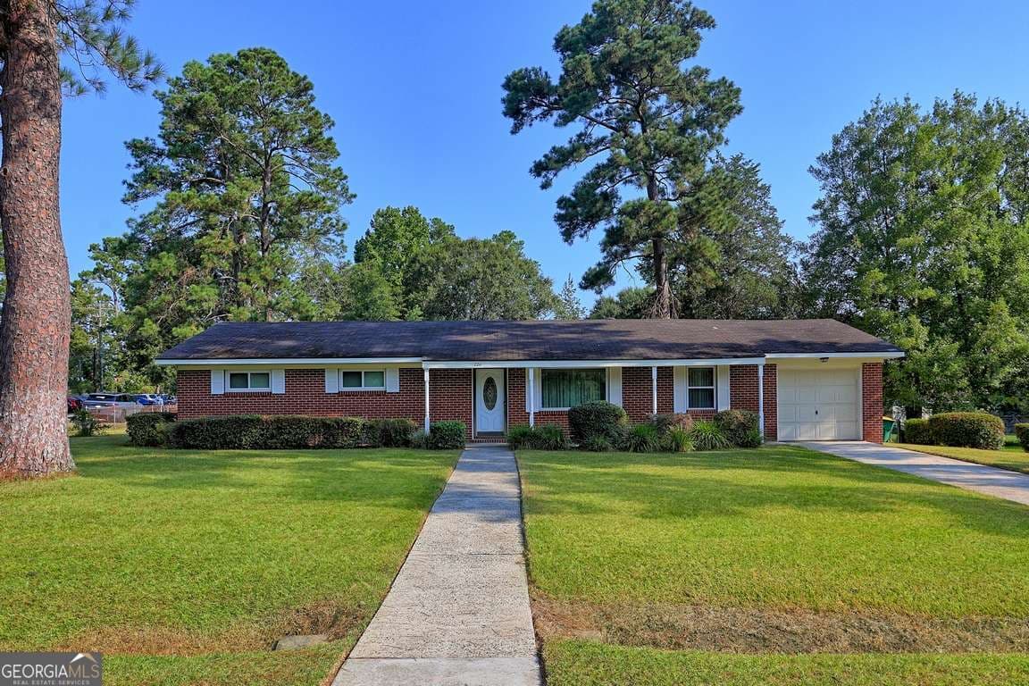 3 bedroom, 2 bathroom, 1,660 sq ft single family residence for sale at 220 Holly Avenue, Pooler, GA 31322
