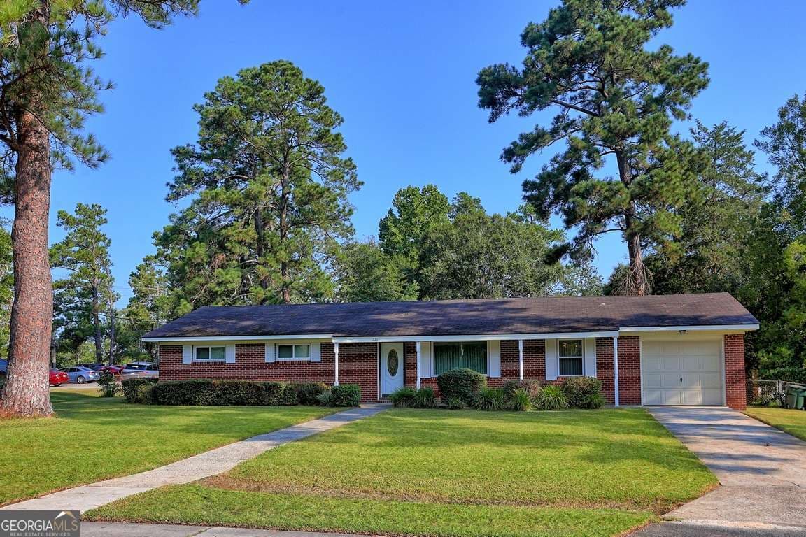 3 bedroom, 2 bathroom, 1,660 sq ft single family residence for sale at 220 Holly Avenue, Pooler, GA 31322 — photo 5