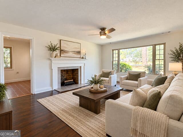 3 bedroom, 2 bathroom, 2,120 sq ft single family residence for sale at 347 S College Street, Metter, GA 30439 — photo 2