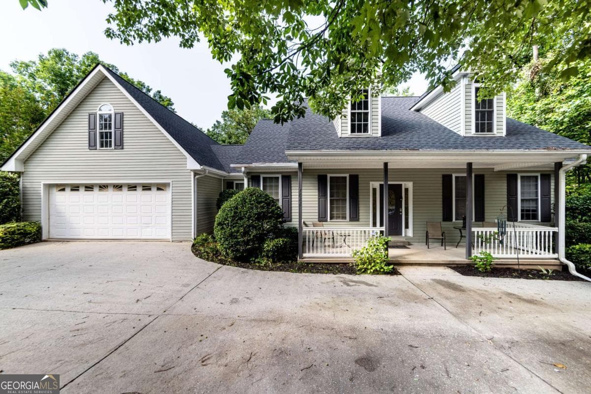 5 bedroom, 5 bathroom, 4,390 sq ft single family residence for sale at 7822 Beachwood Drive, Murrayville, GA 30564 — photo 2