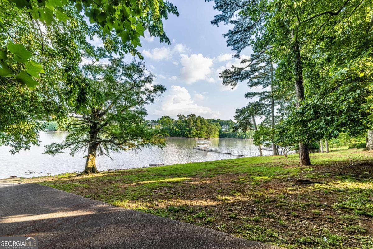 5 bedroom, 5 bathroom, 4,390 sq ft single family residence for sale at 7822 Beachwood Drive, Murrayville, GA 30564 — photo 6