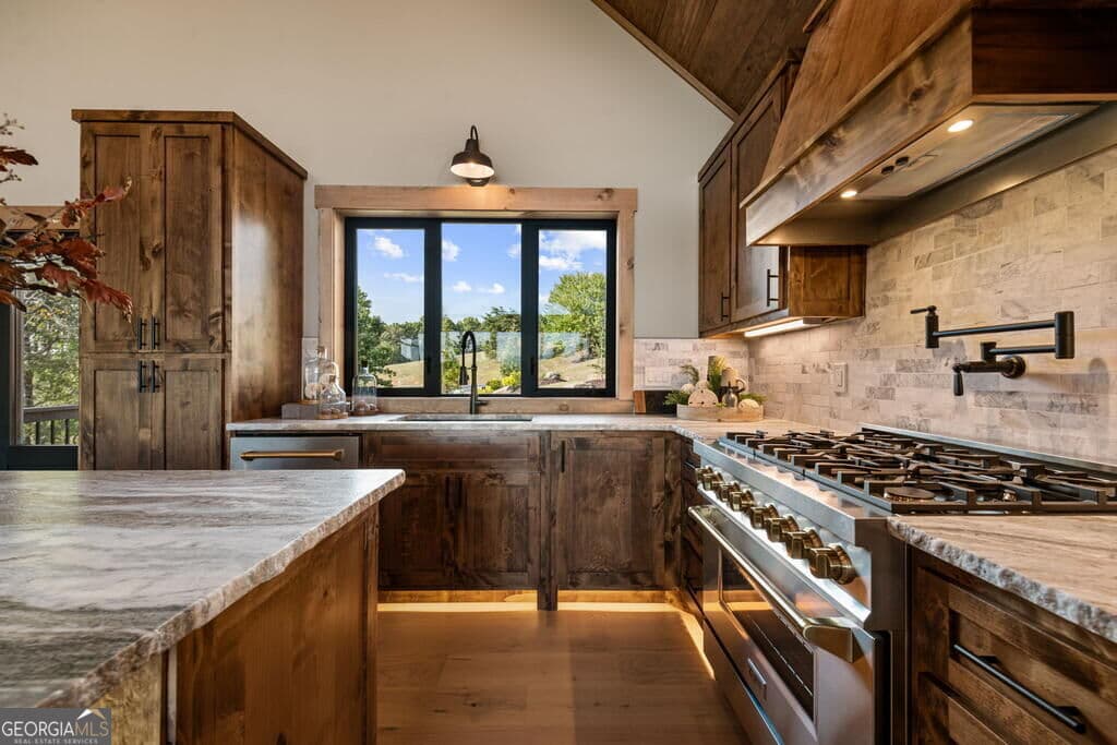 4 bedroom, 4 bathroom, 3,010 sq ft cabin,single family residence for sale at 679 Cohutta Sunset Drive, Blue Ridge, GA 30513 — photo 6