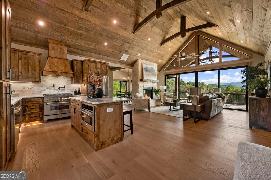 4 bedroom, 4 bathroom, 3,010 sq ft cabin,single family residence for sale at 679 Cohutta Sunset Drive, Blue Ridge, GA 30513 — photo 3