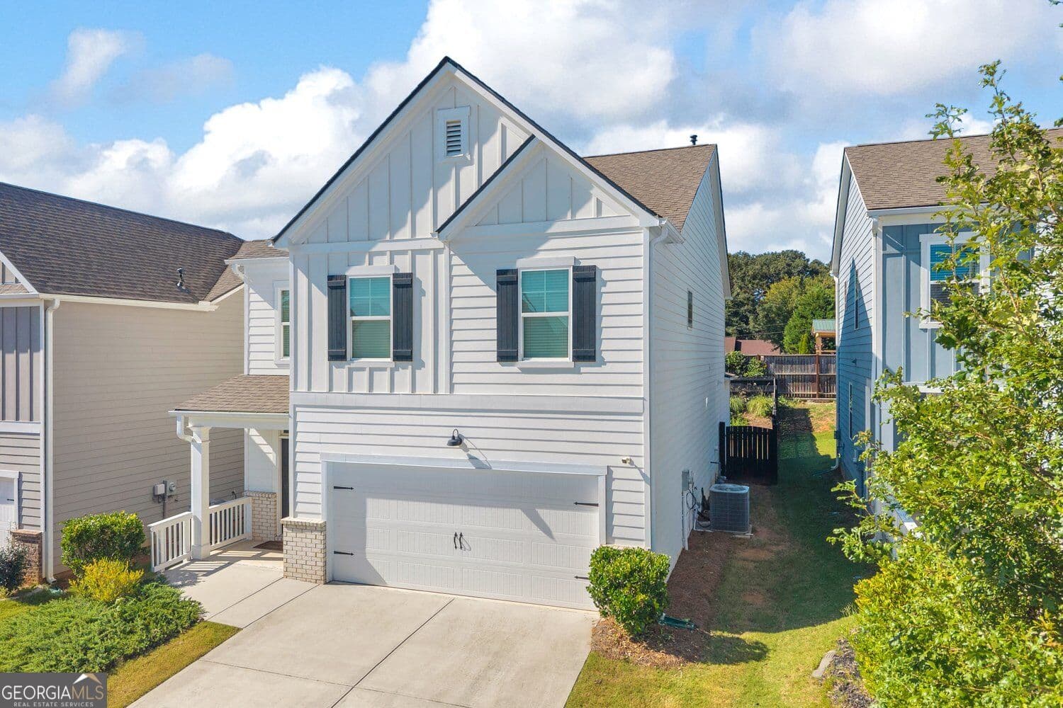 5 bedroom, 3 bathroom, 2,416 sq ft single family residence for sale at 5770 Turnstone Trail, Flowery Branch, GA 30542 — photo 2