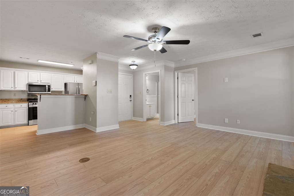 2 bedroom, 2 bathroom, 1,128 sq ft condominium for sale at 1364 Keys Crossing Drive, Atlanta, GA 30319 — photo 3