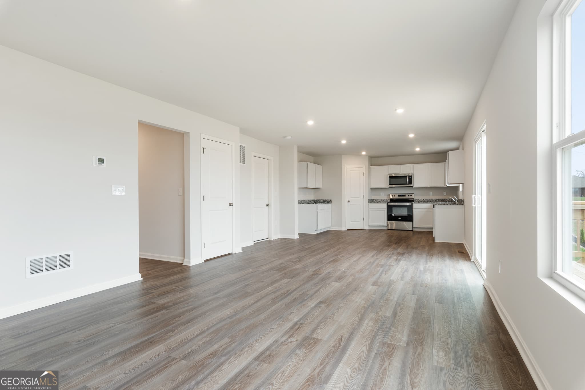 4 bedroom, 2.5 bathroom, 2,014 sq ft single family residence for sale at 109 Sundance Court, Lizella, GA 31052 — photo 9