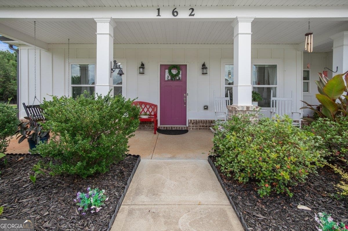 4 bedroom, 3 bathroom, 2,340 sq ft single family residence under contract at 162 Alexander Lakes Drive, Eatonton, GA 31024 — photo 3