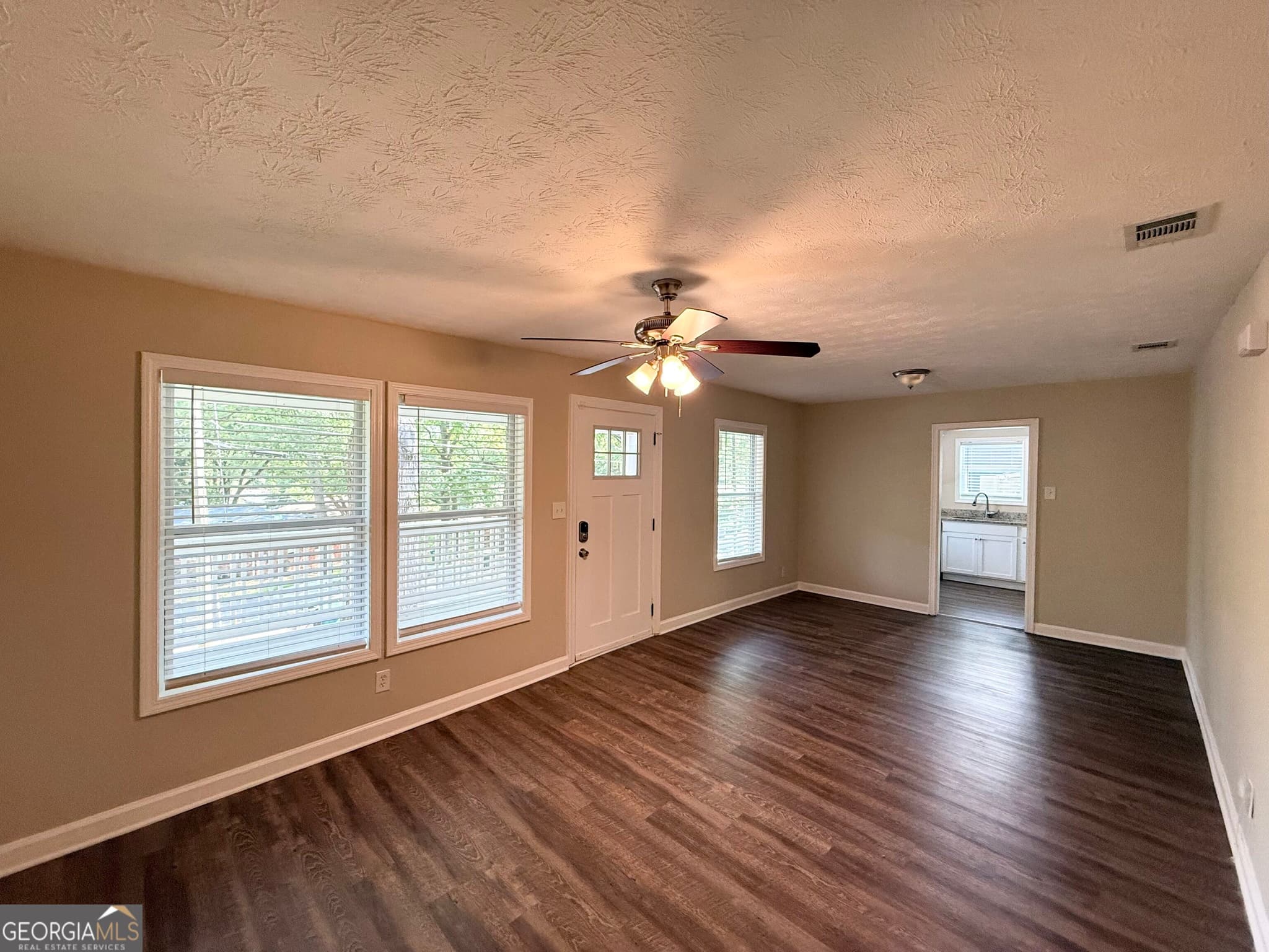3 bedroom, 2 bathroom, 1,014 sq ft single family residence for sale at 424 Dorsey Road, Hapeville, GA 30354 — photo 4
