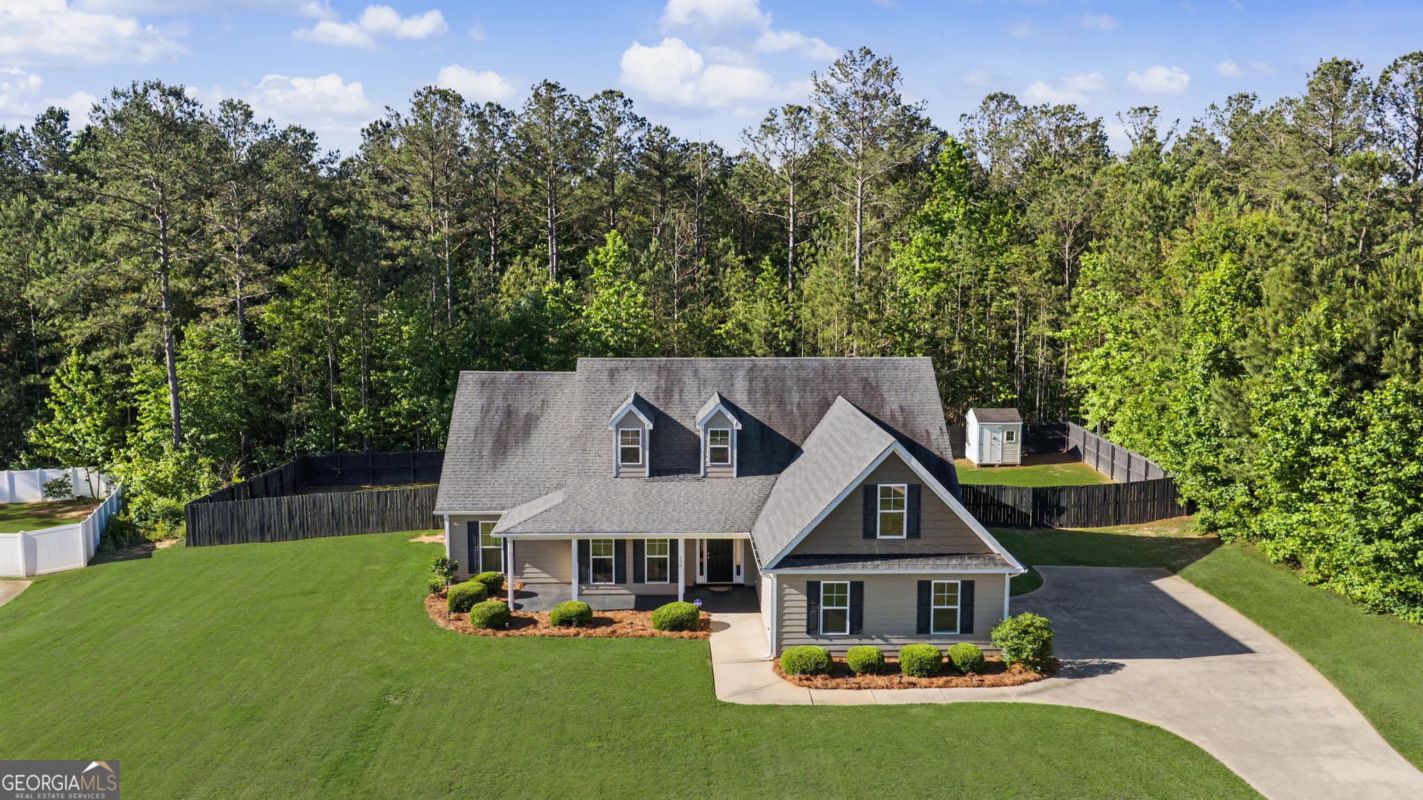 3 bedroom, 2 bathroom, 1,842 sq ft single family residence for sale at 206 Cole Forest Boulevard, Barnesville, GA 30204 — photo 2