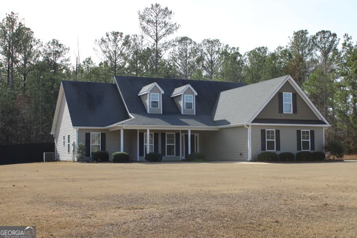 3 bedroom, 2 bathroom, 1,842 sq ft single family residence for sale at 206 Cole Forest Boulevard, Barnesville, GA 30204 — photo 7