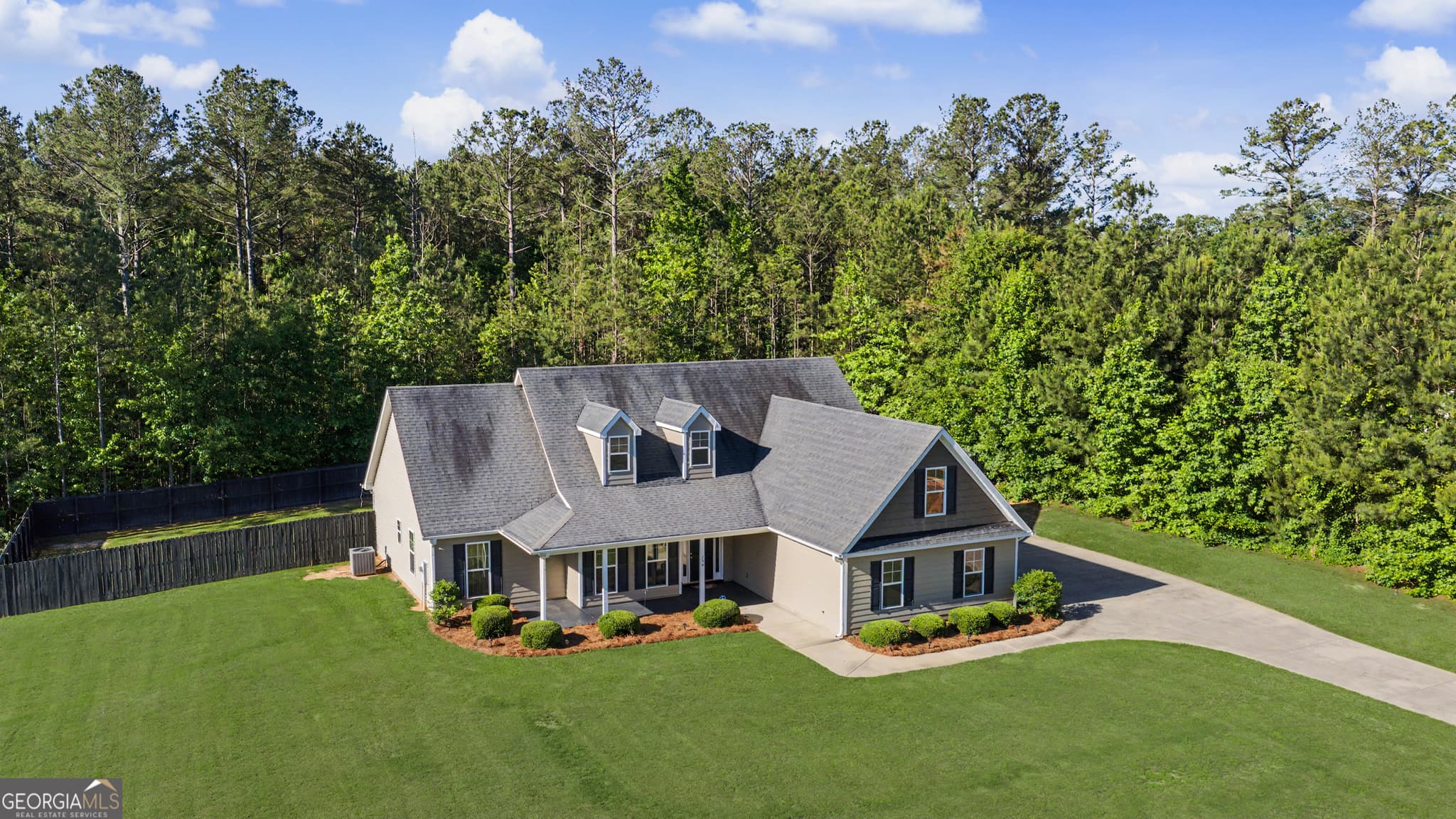 3 bedroom, 2 bathroom, 1,842 sq ft single family residence for sale at 206 Cole Forest Boulevard, Barnesville, GA 30204 — photo 3