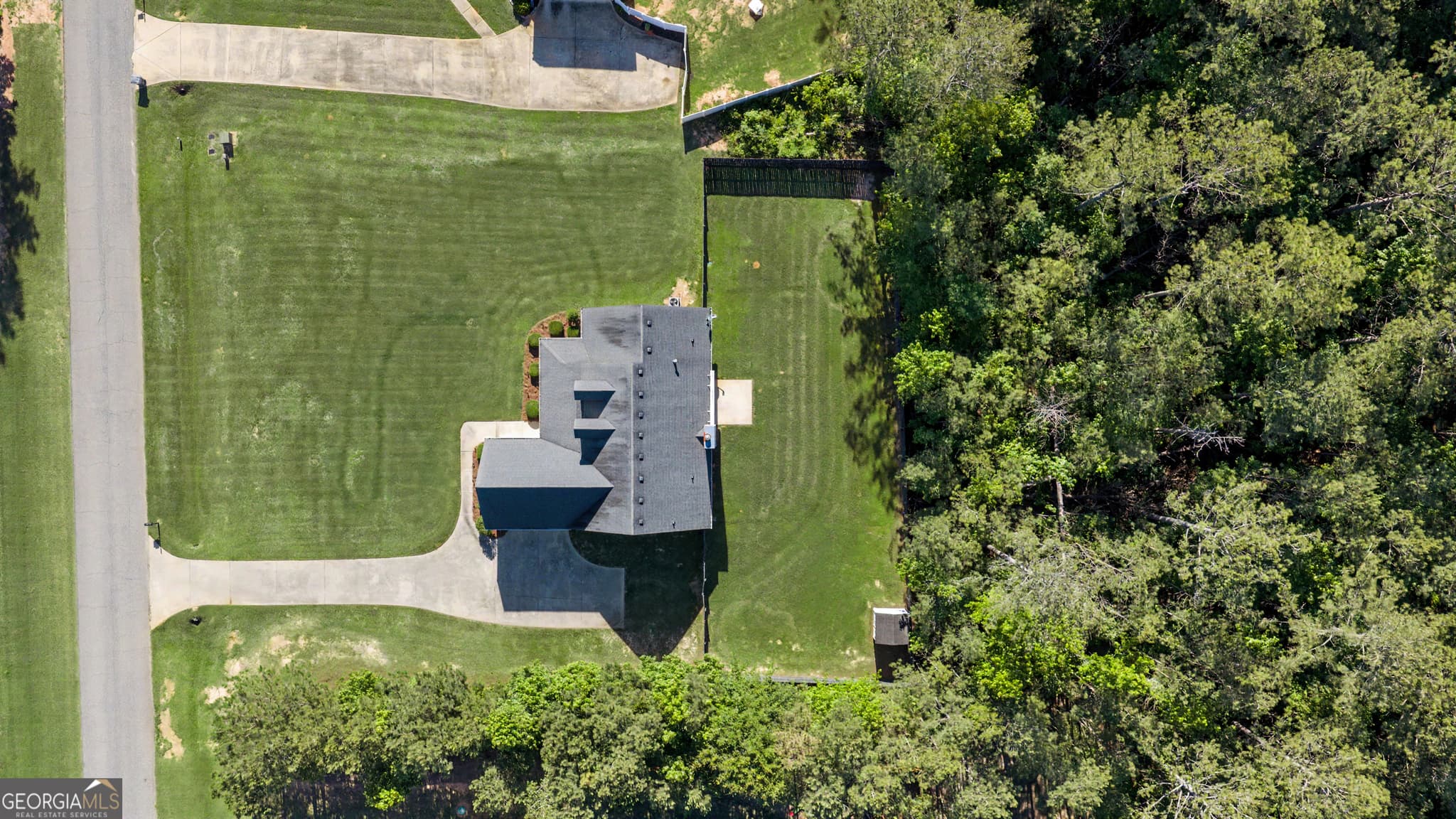 3 bedroom, 2 bathroom, 1,842 sq ft single family residence for sale at 206 Cole Forest Boulevard, Barnesville, GA 30204 — photo 5