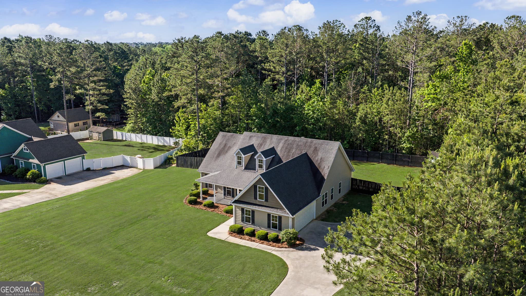 3 bedroom, 2 bathroom, 1,842 sq ft single family residence for sale at 206 Cole Forest Boulevard, Barnesville, GA 30204 — photo 4