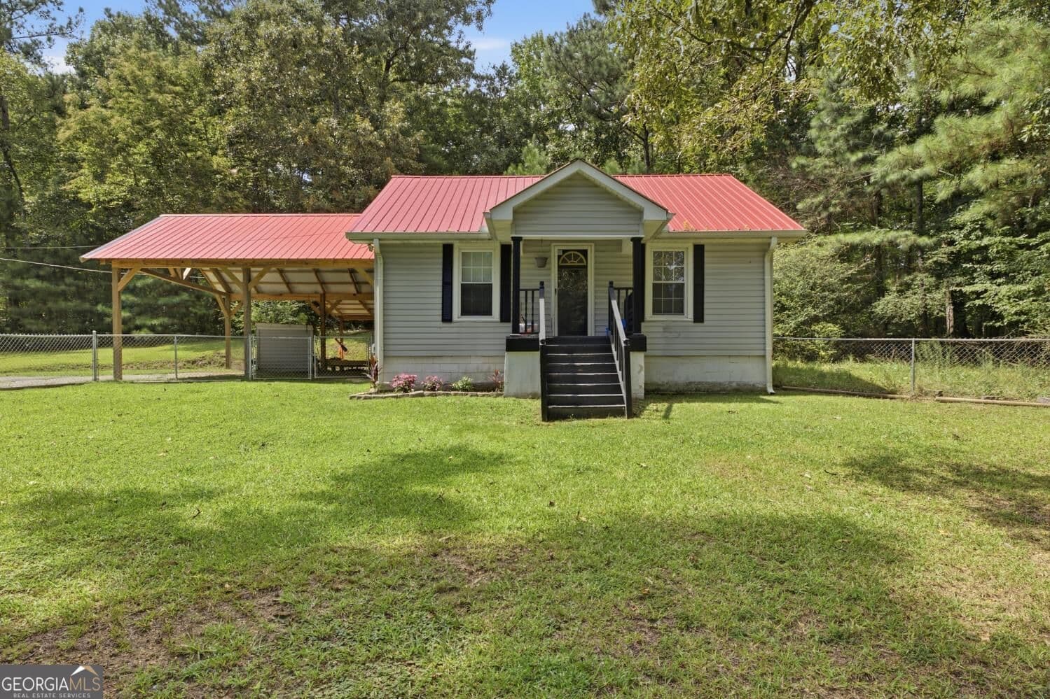 2 bedroom, 1 bathroom, 812 sq ft single family residence for sale at 2112 Halls Valley Road, Trion, GA 30753
