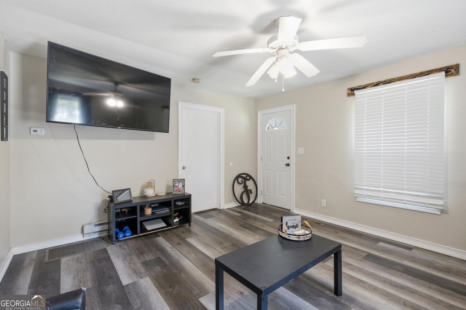 2 bedroom, 1 bathroom, 812 sq ft single family residence for sale at 2112 Halls Valley Road, Trion, GA 30753 — photo 5