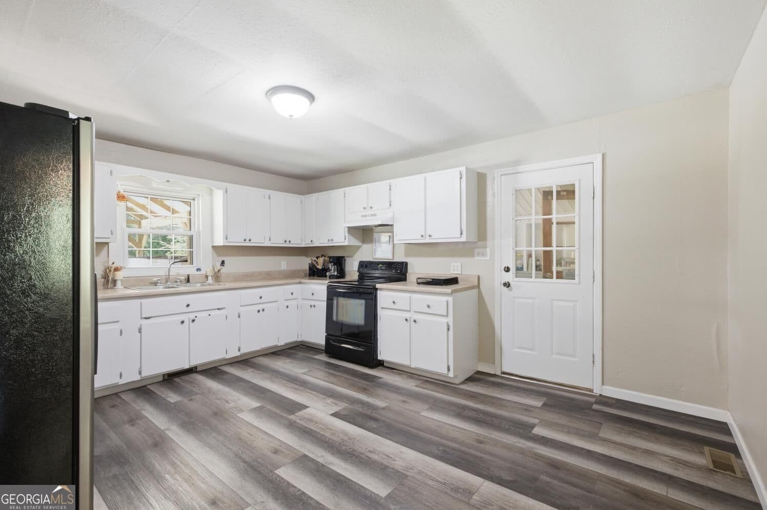 2 bedroom, 1 bathroom, 812 sq ft single family residence for sale at 2112 Halls Valley Road, Trion, GA 30753 — photo 9