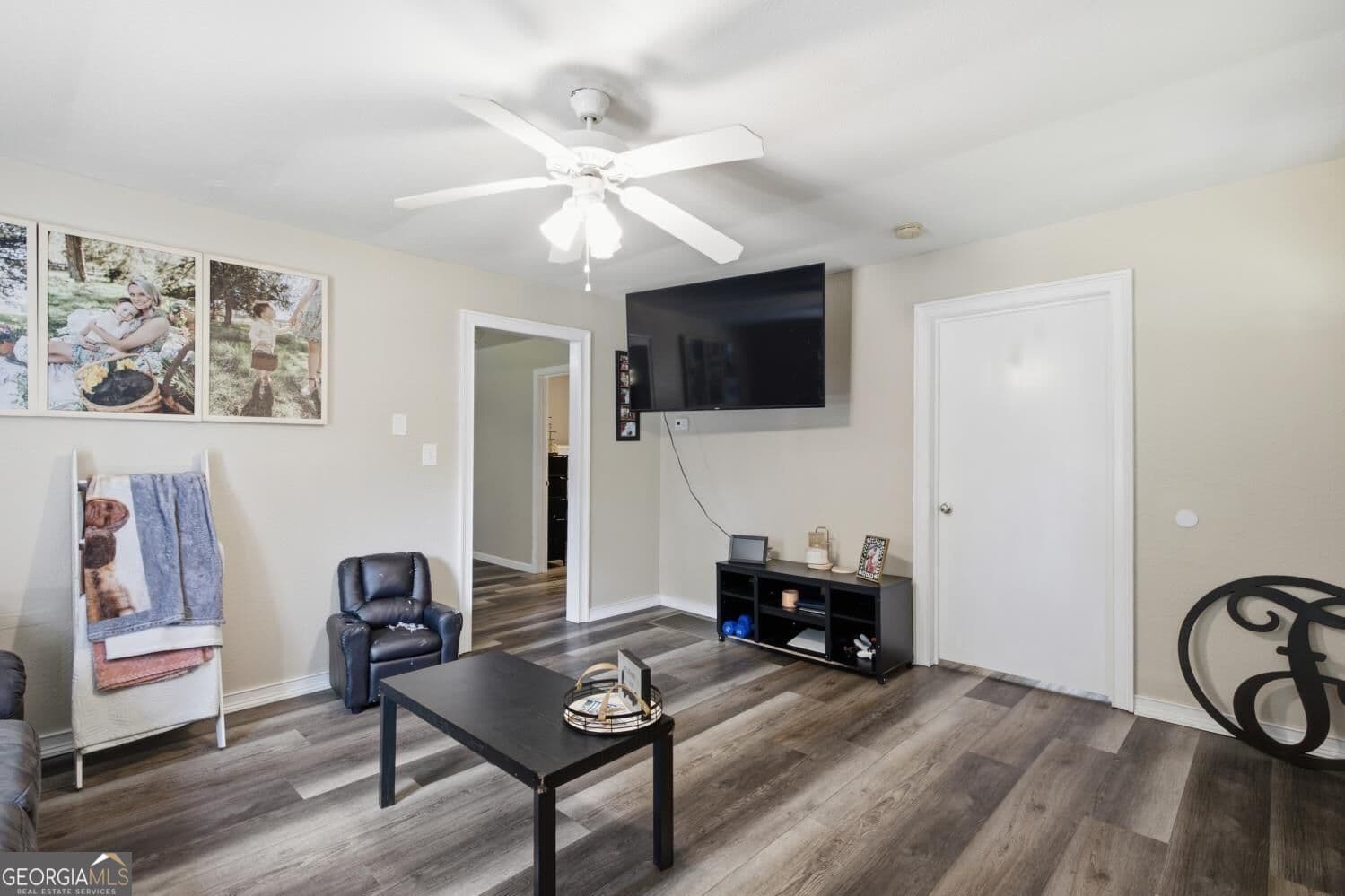 2 bedroom, 1 bathroom, 812 sq ft single family residence for sale at 2112 Halls Valley Road, Trion, GA 30753 — photo 4