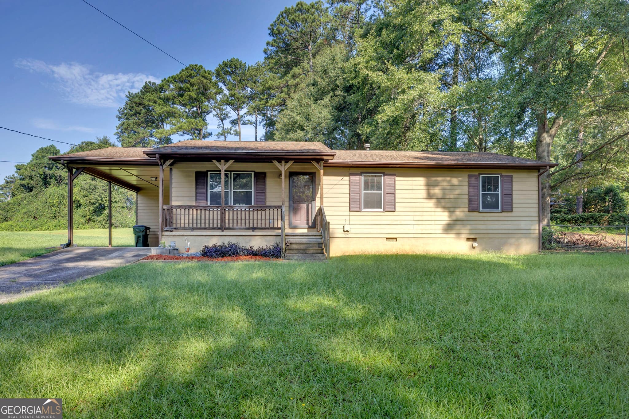 3 bedroom, 2 bathroom, 1,372 sq ft single family residence for sale at 65 Pinehurst Drive, Stockbridge, GA 30281 — photo 2