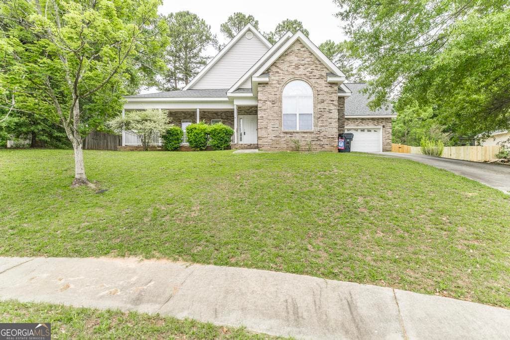 4 bedroom, 2 bathroom, 2,456 sq ft single family residence for sale at 211 Cade Terrace, Warner Robins, GA 31088