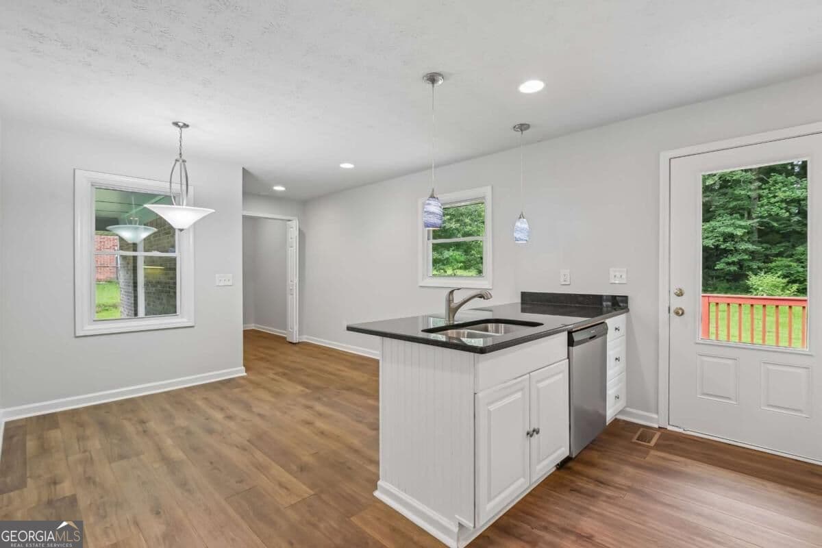 3 bedroom, 1.5 bathroom, 1,183 sq ft single family residence for sale at 103 Marty Lane, Dallas, GA 30132 — photo 3