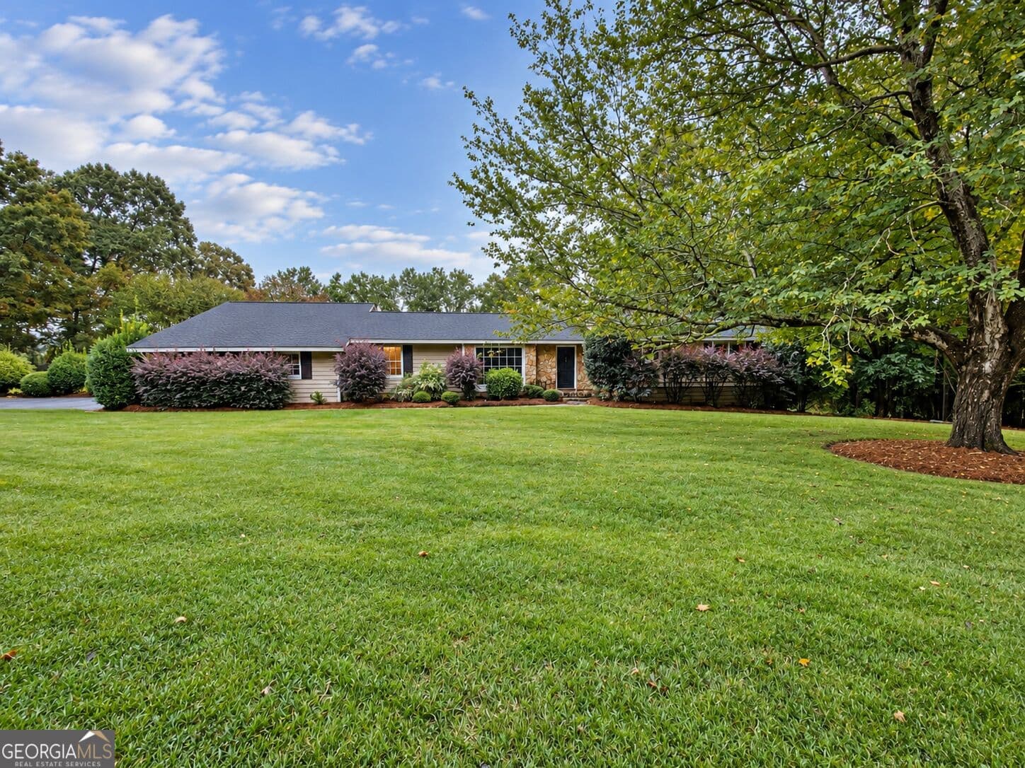 3 bedroom, 2 bathroom, 1,955 sq ft single family residence under contract at 404 Ponderosa Drive, Thomaston, GA 30286 — photo 2