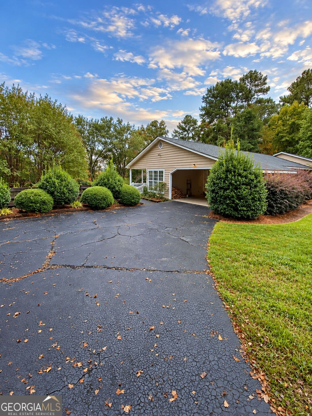 3 bedroom, 2 bathroom, 1,955 sq ft single family residence under contract at 404 Ponderosa Drive, Thomaston, GA 30286 — photo 3