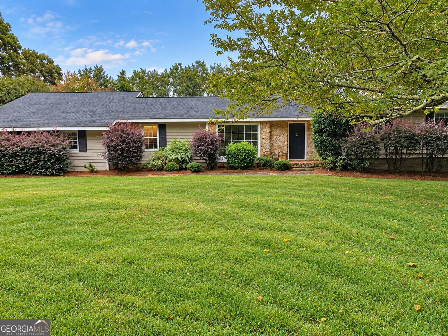 3 bedroom, 2 bathroom, 1,955 sq ft single family residence under contract at 404 Ponderosa Drive, Thomaston, GA 30286
