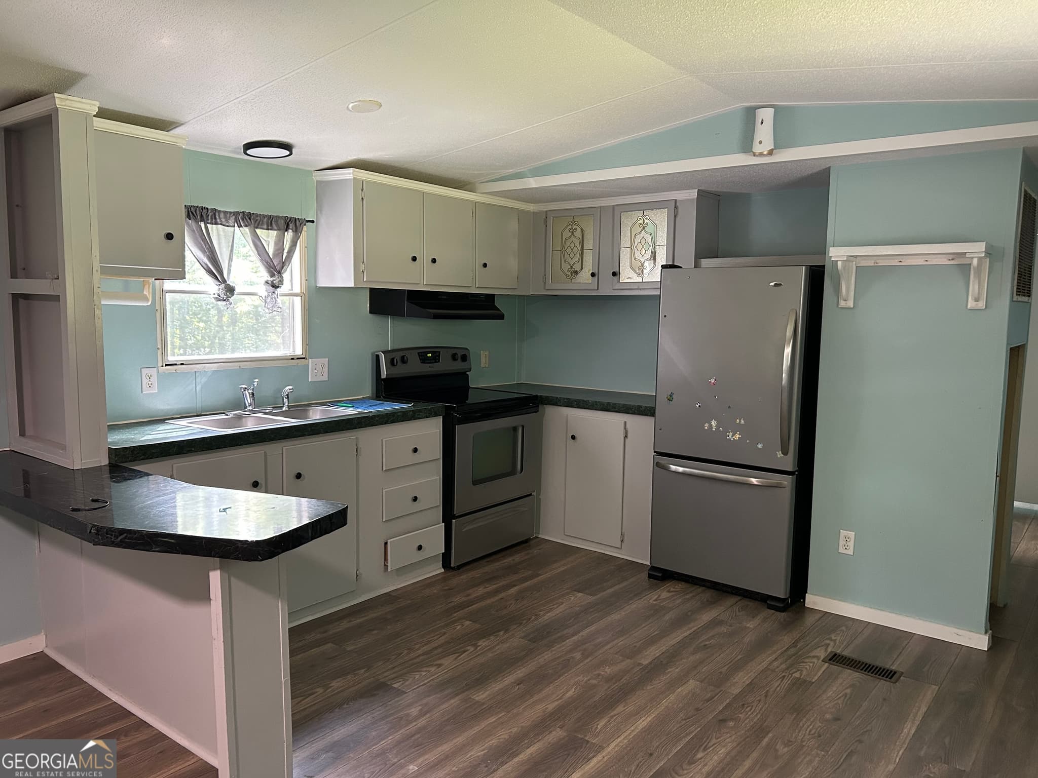 2 bedroom, 1 bathroom, 672 sq ft manufactured home,single family residence for sale at 242 Sunrise Cove, Clarkesville, GA 30523 — photo 2